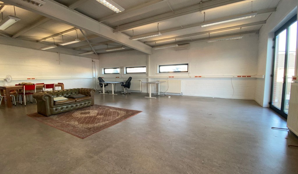 Kantoorruimte te huur vlakbij R4 in Laarne