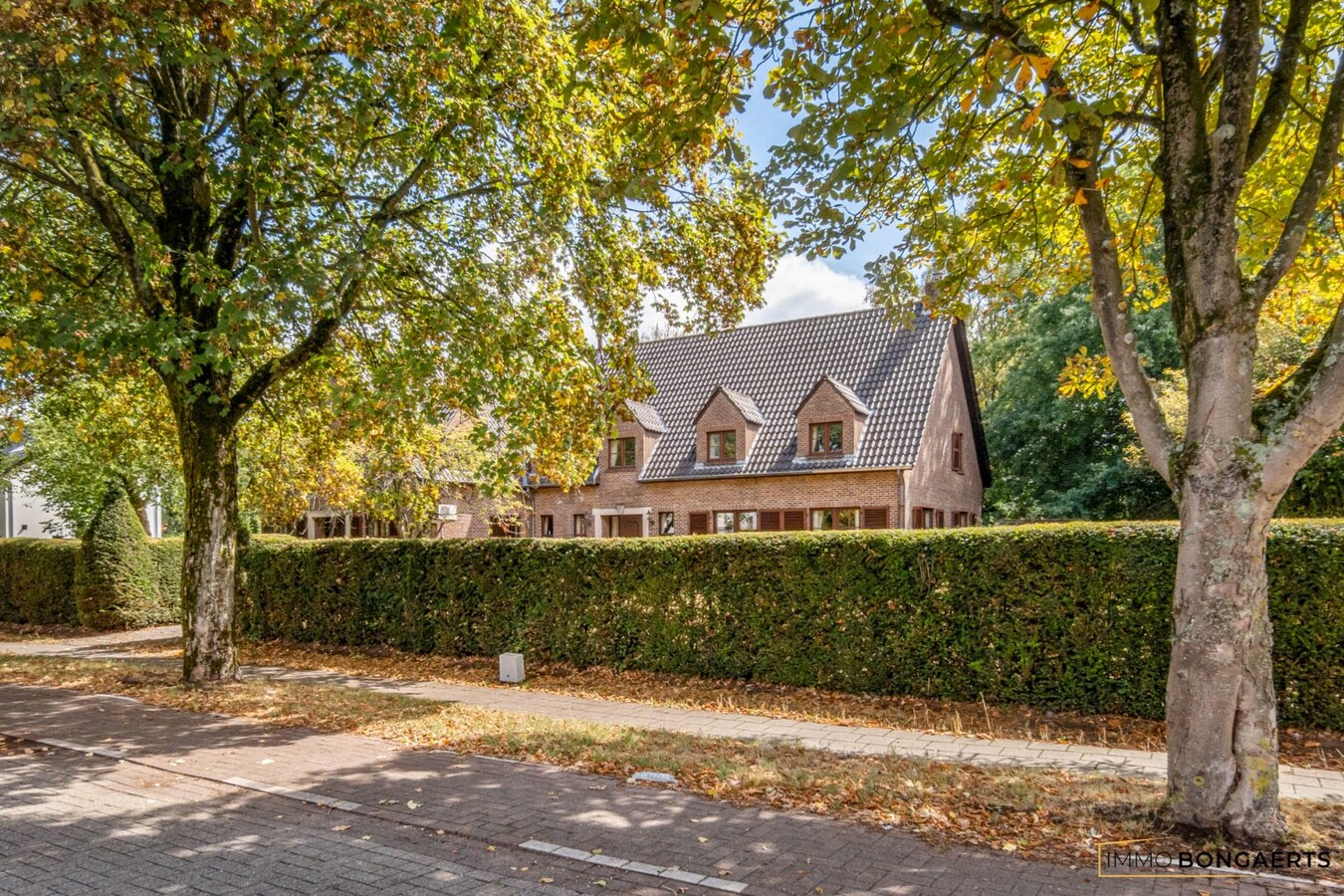 Prachtige villa met praktijkruimte en royale tuin in Houthalen-Oost 