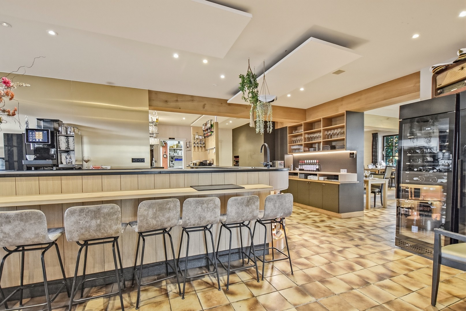 Restaurant met privéwoning en 2 B&amp;B-kamers op 4.370 m² 