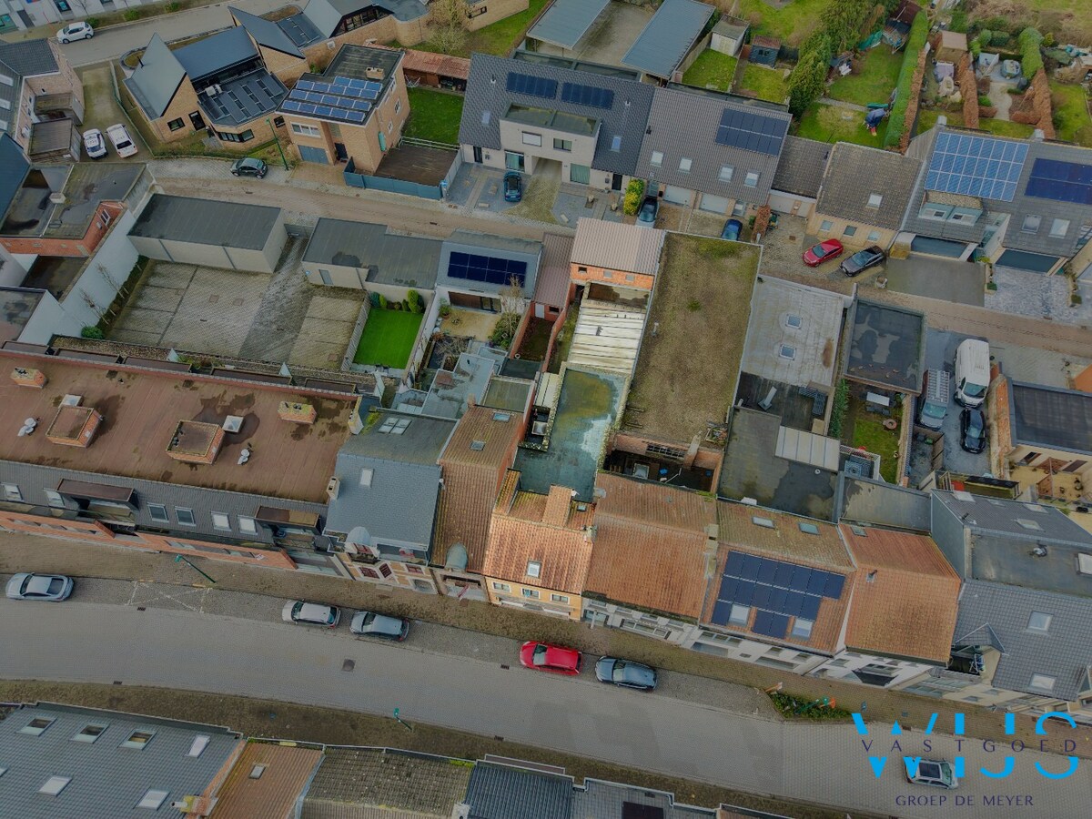 Karaktervol handelspand met woonst op topligging in Assenede! 