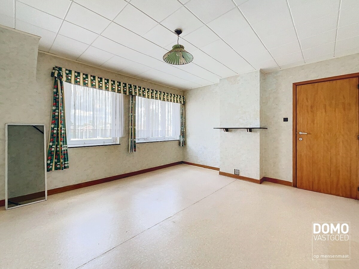 TE RENOVEREN HALFOPEN WONING MET TUIN EN GARAGE OP 8A 67CA TE KURINGEN 