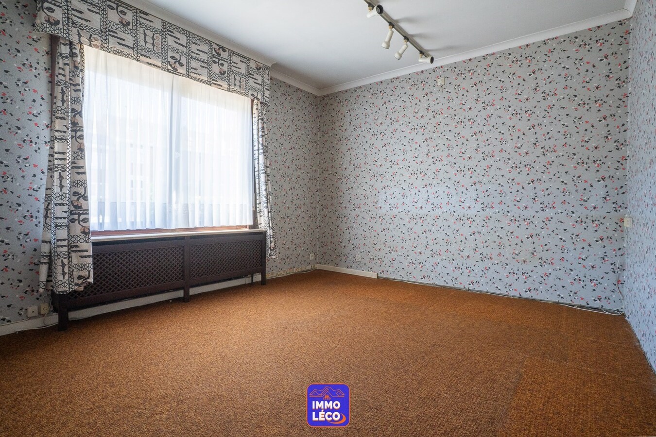 Plain-Pied avec deux garages situé à "La Coquinie", excellent potentiel ! 