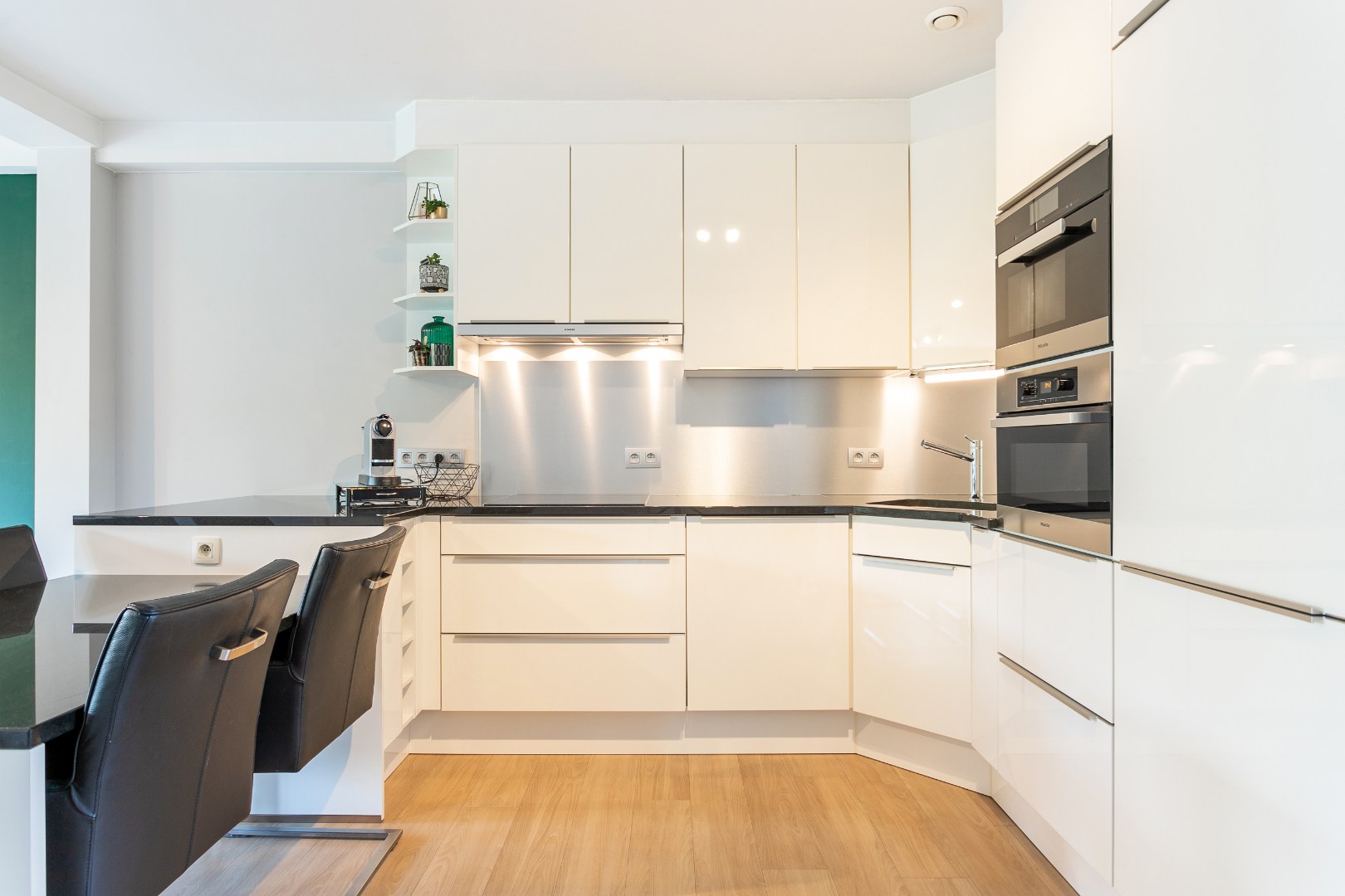 Appartement met 2 slpk, terras en staanplaats 