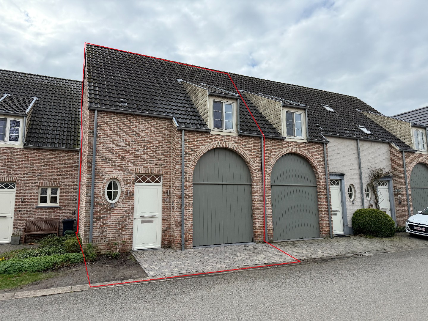 Charmante gerenoveerde rijwoning in pastoriestijl te koop in centrum Schilde 