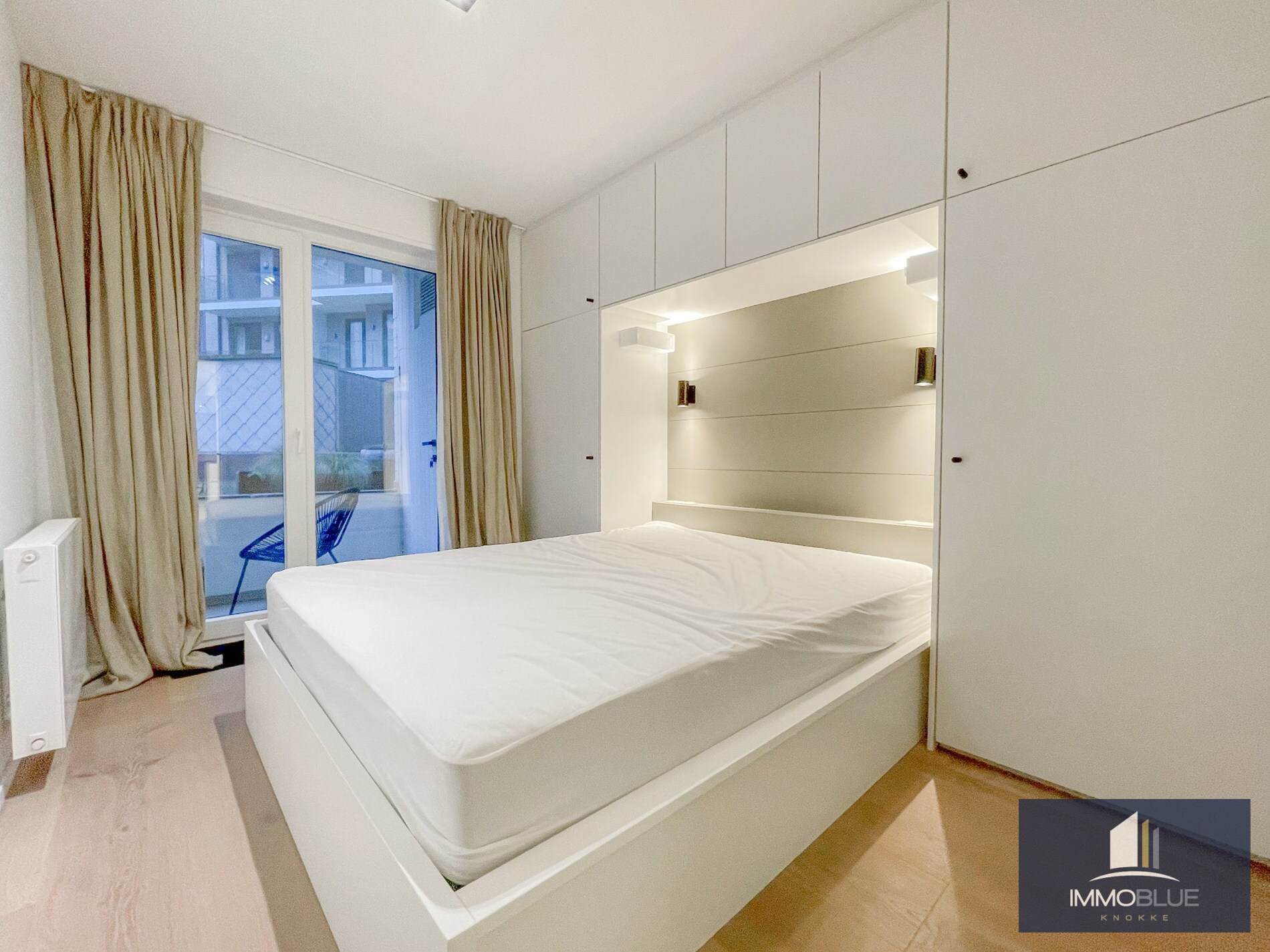 Appartement entièrement rénové, situé à deux pas de la mer. 