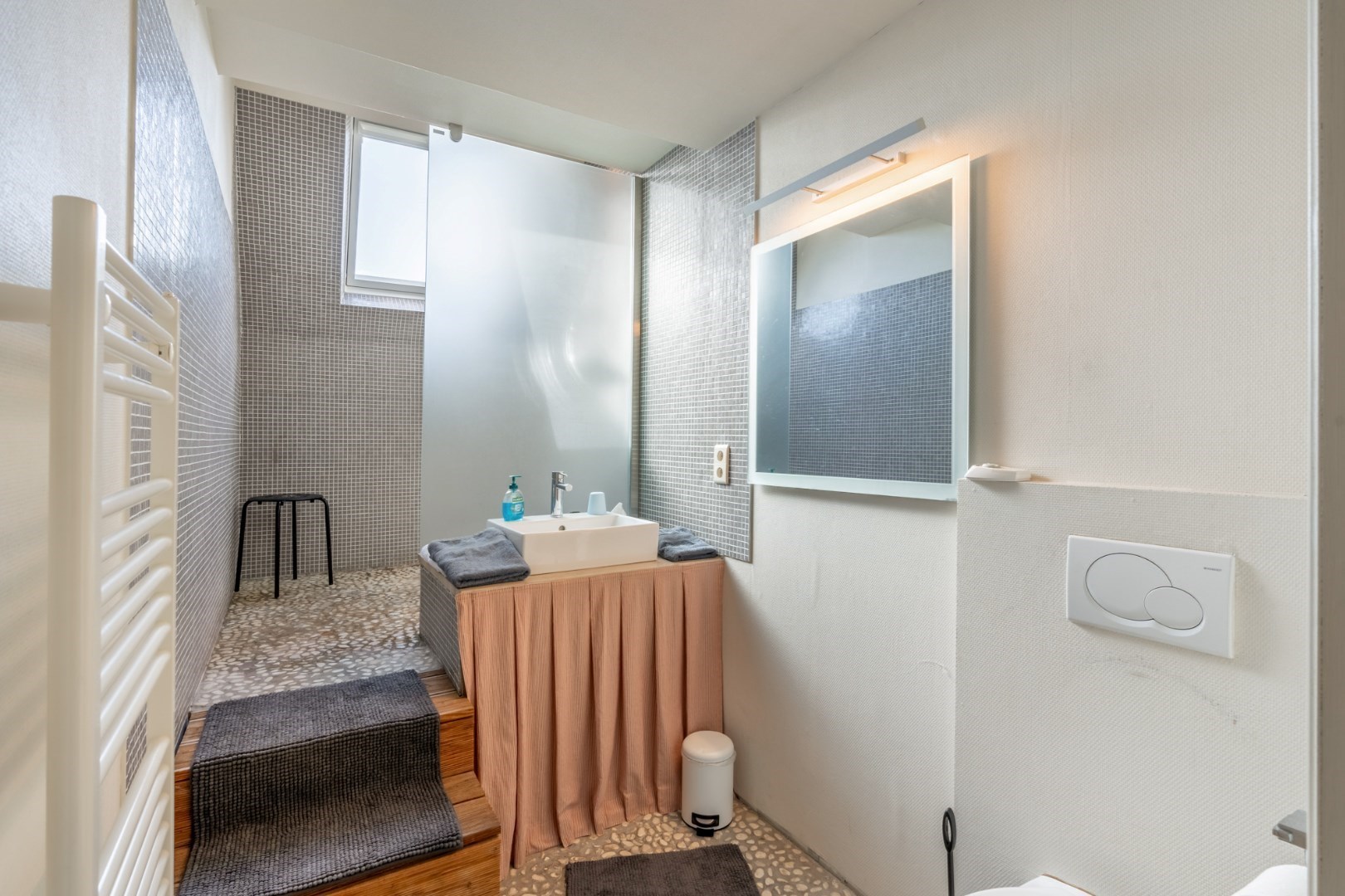 gastenverblijf 1: badkamer