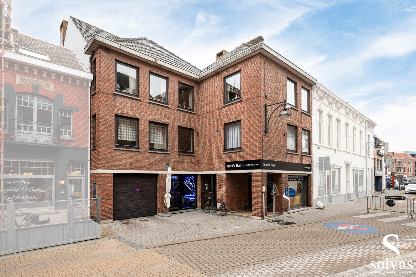 Gebouw met 4 appartementen en 2 handelspanden in centrum Maldegem 
