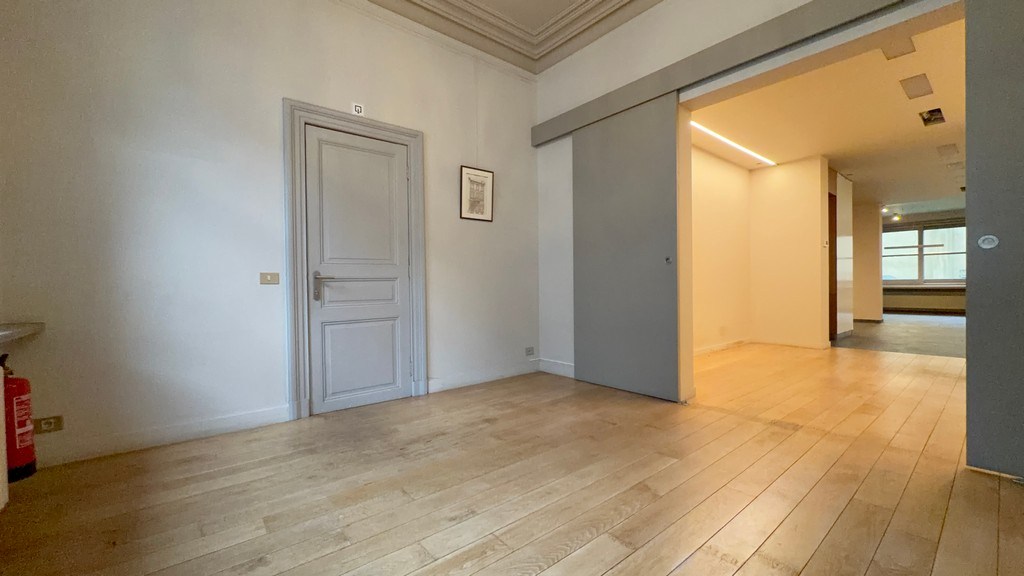 Kantoorgelijkvloers te huur op wandelafstand van Sint-Pietersstation in Gent