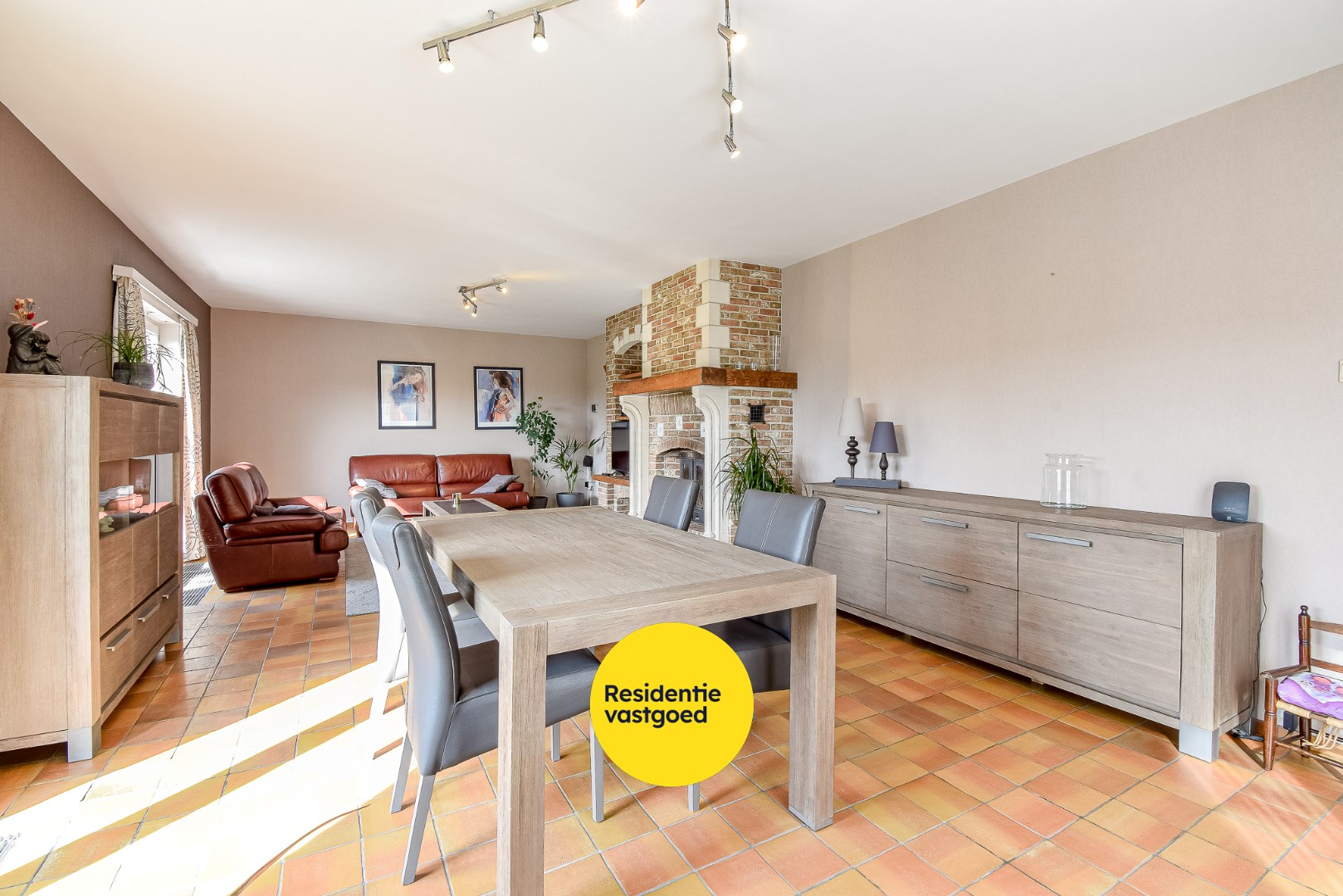 Ruime villa met 4 slaapkamers 