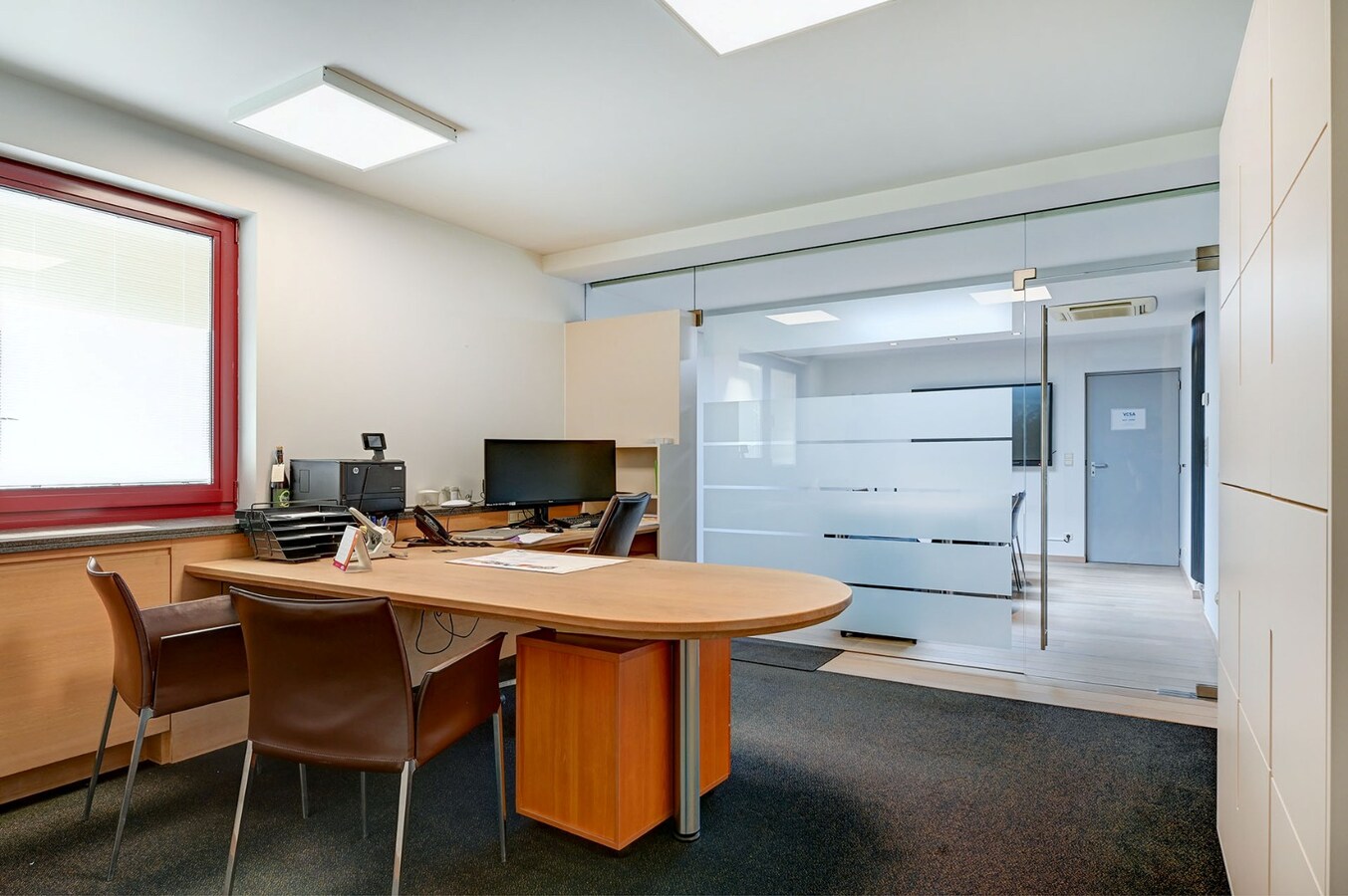 Uitzonderlijk kantoorgebouw met woonst 