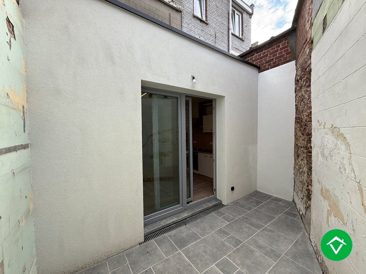 Gerenoveerde woning twee slaapkamers en koer in centrum Roeselare 