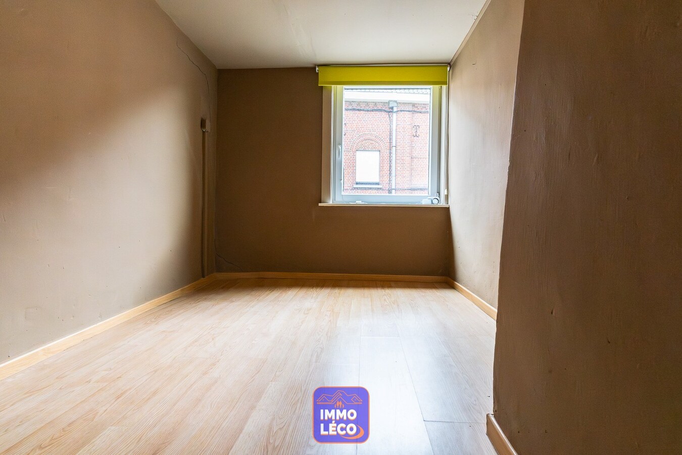 Maison de commerce idéalement située, dans un village prisé ! 