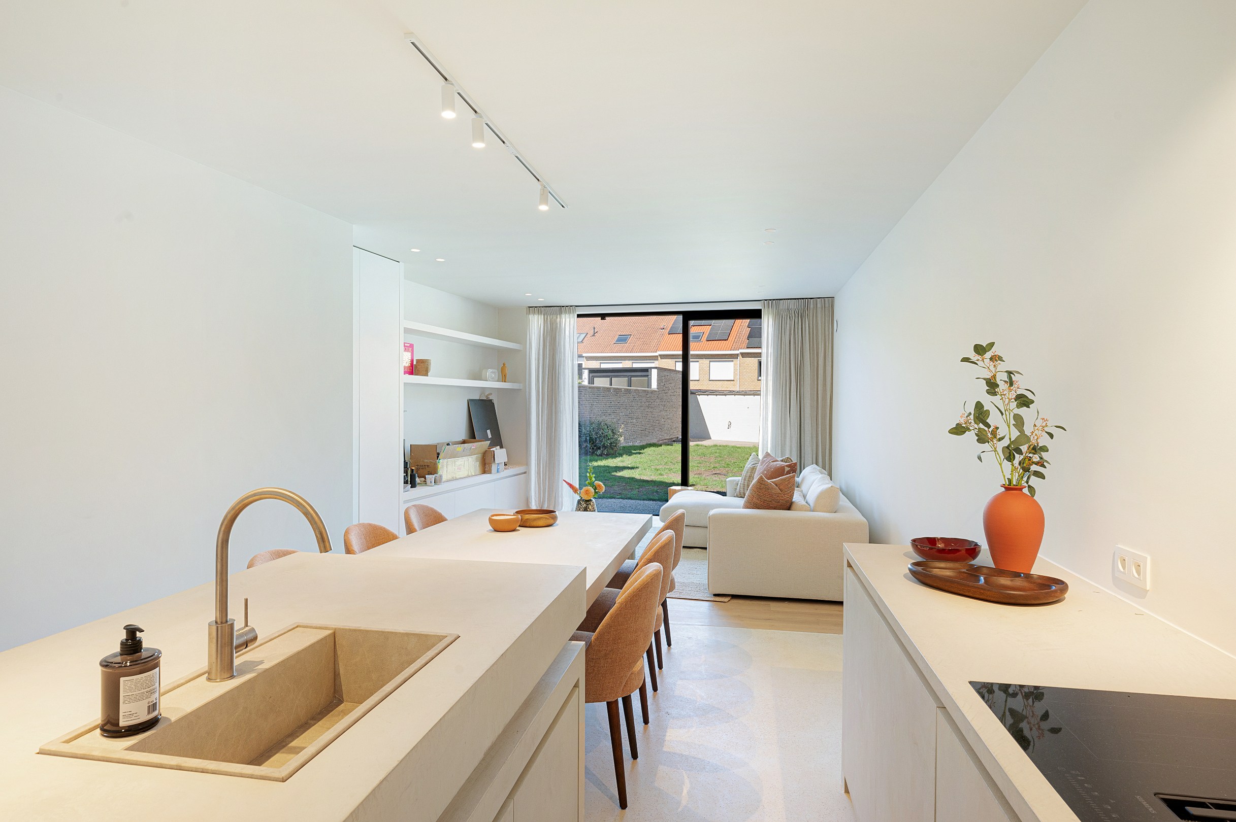 Prachtig afgewerkte nieuwbouwwoning met 4 slaapkamers gelegen in het oude Knokke. 