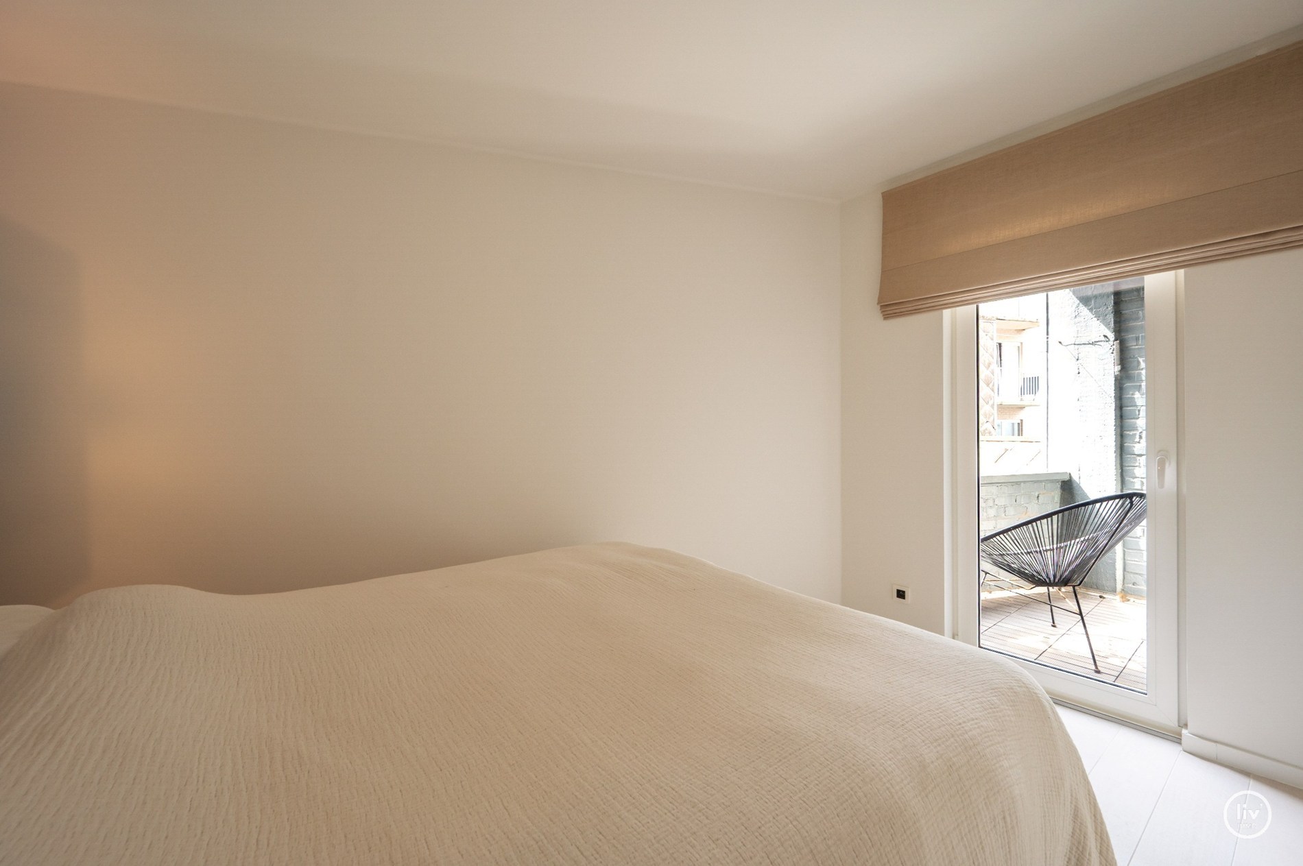 Appartement spacieux et prêt à emménager avec 3 chambres, très bien situé à proximité des commerces de l'avenue Dumortier et de l'a 