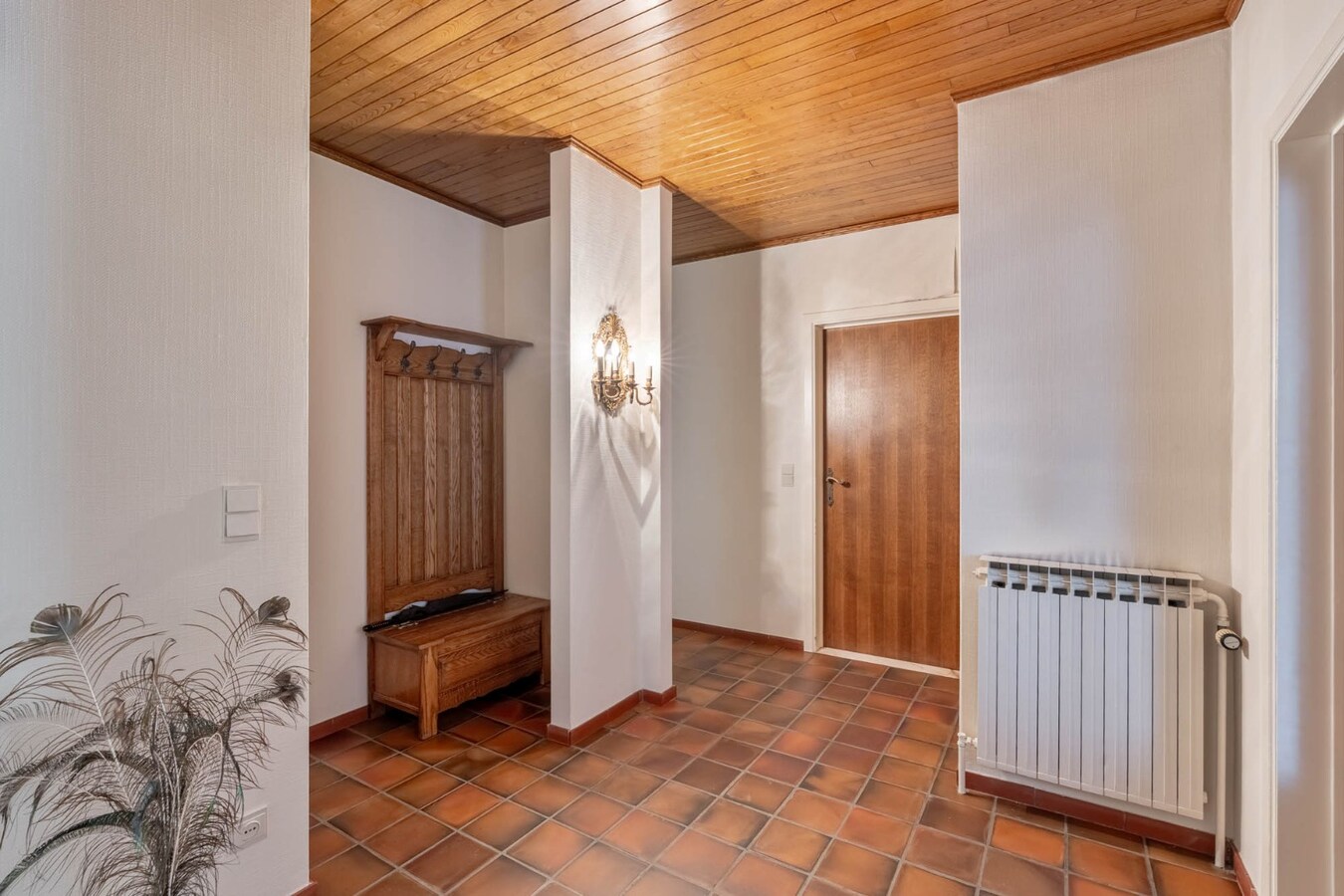Gelijkvloerse, verzorgde woning gelegen op een perceel van 6a37ca, vlakbij het centrum, scholen, wandel- en fietsroutes 