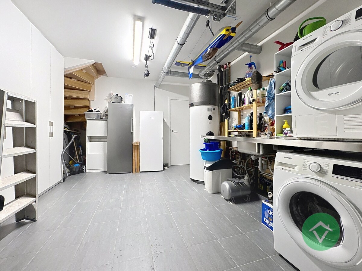 Recent halfopen nieuwbouwwoning te Koekelare. 