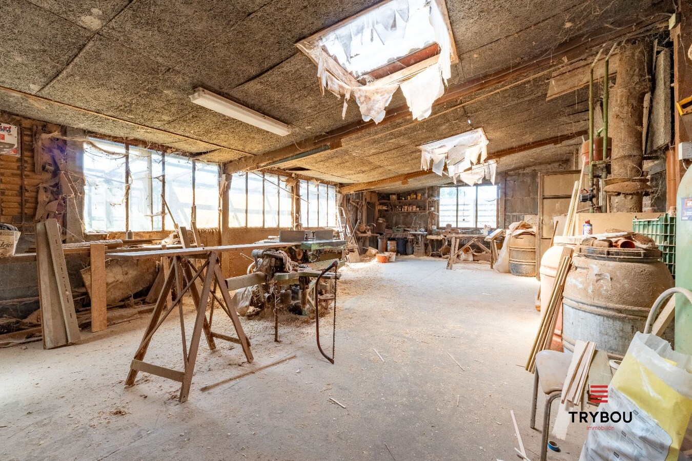 Woning met magazijn op 1203 m² – veel potentieel 