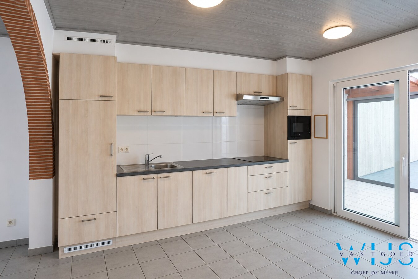 Gerenoveerde woning met diepe tuin en garage in Zelzate 