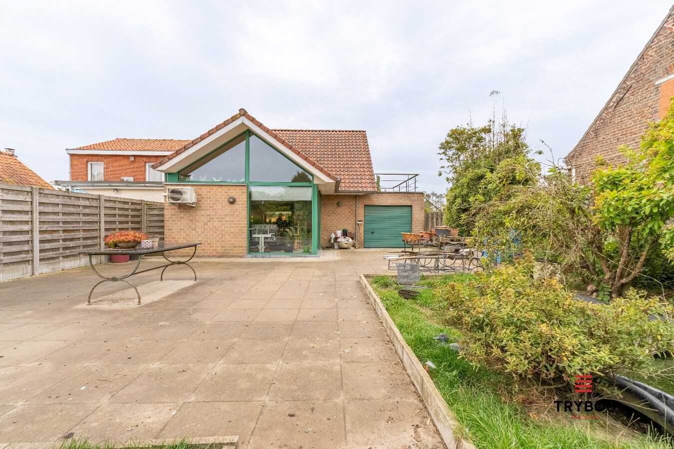 Open woning op ruim perceel in Jonkershove 