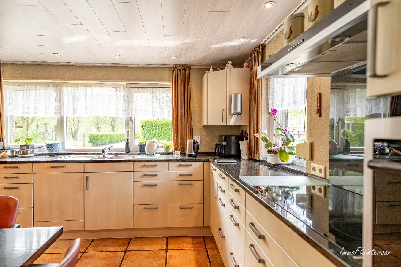 Woning met stalgebouwen en buitenpiste op ca. 6ha te Bocholt 