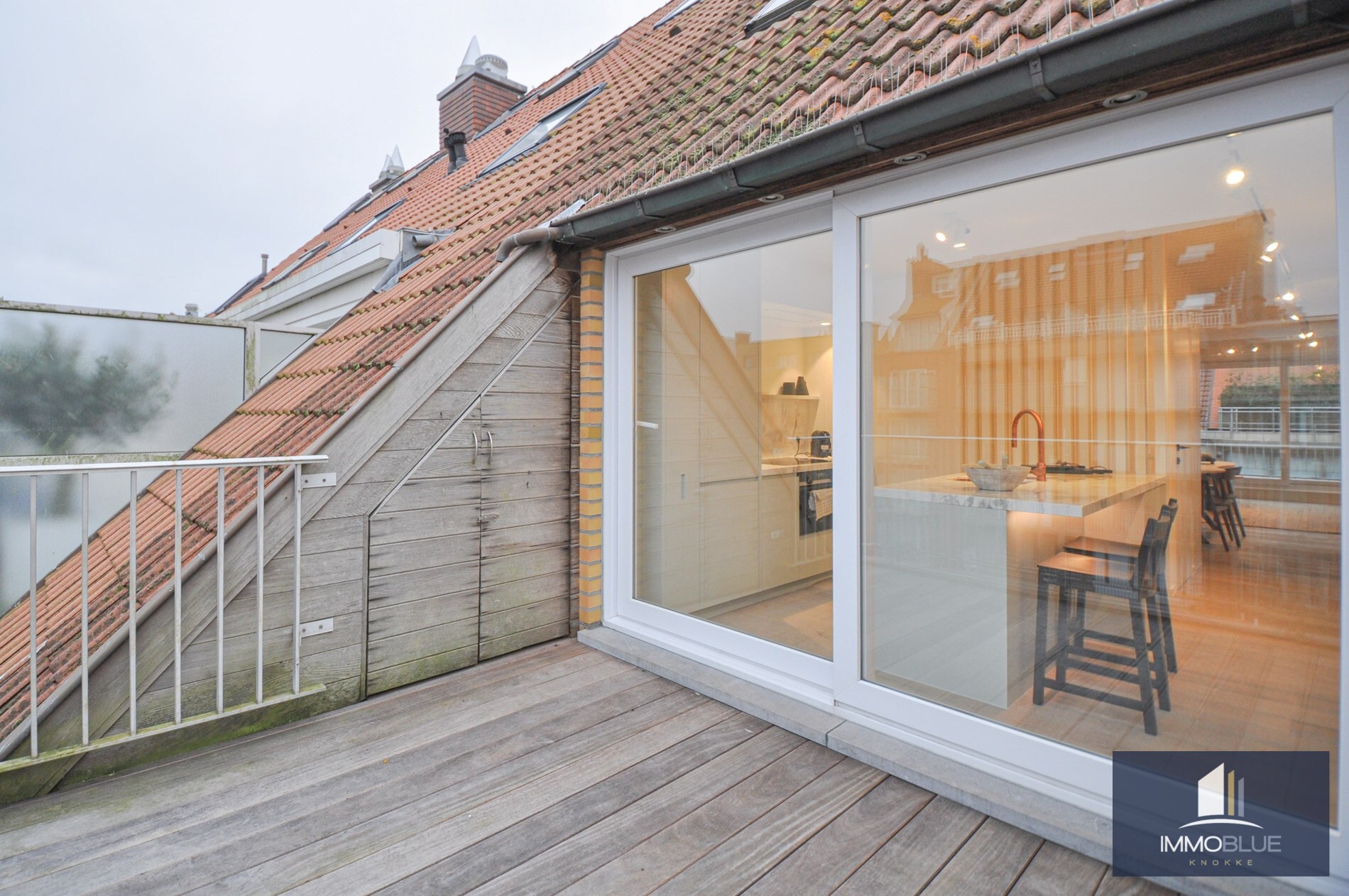 Appartement entièrement rénové avec deux grandes terrasses. 
