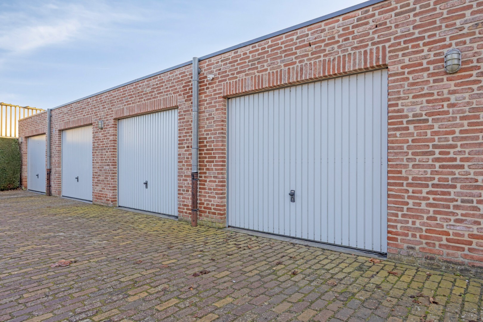 Luxueus gelijkvloers appartement met zuidgerichte tuin en garage in Tongerlo 