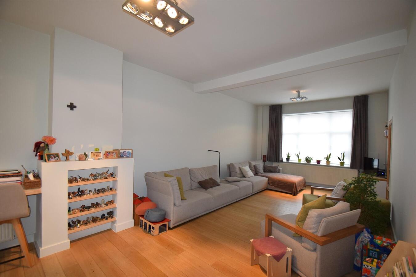 Kwalitatief gerenoveerde, ruime 4-slpk-woning met toffe stadstuin op Christus-Koning 