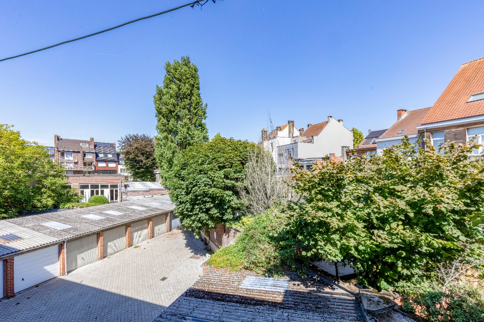 Instapklaar appartement met 2 slaapkamers en terras in de stationsbuurt 
