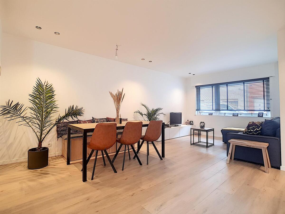 Ruim, knap gerenoveerd 1-slaapkamerappartement  met terras  - Heist 