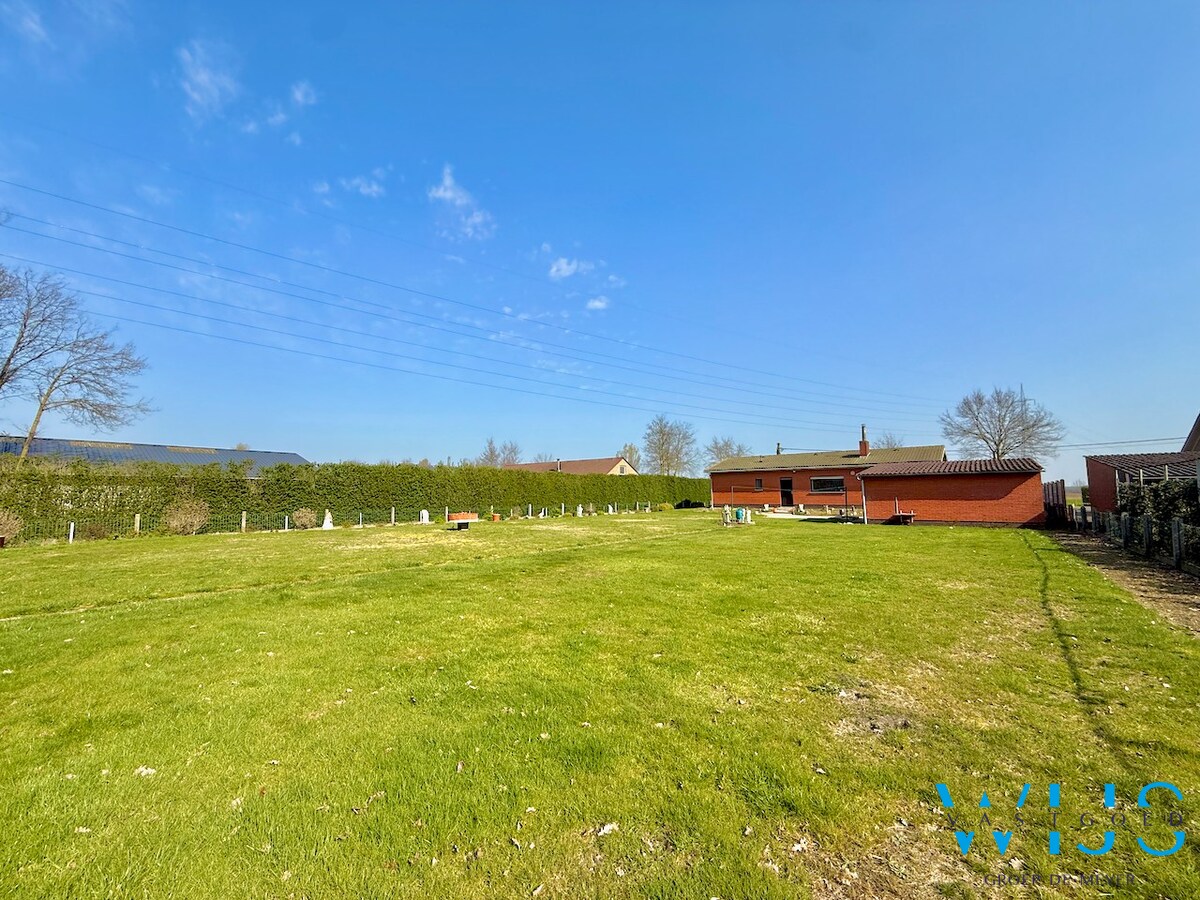 Open bebouwing op fenomenaal perceel van 2.108 m² te Oosteeklo ! 