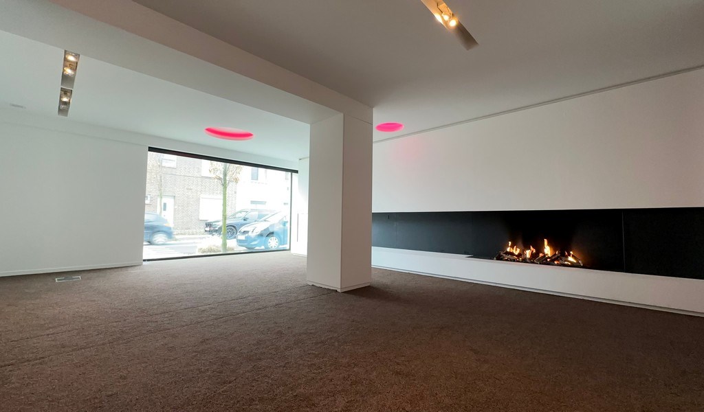 Handelspand met garage te koop in Merelbeke-Melle