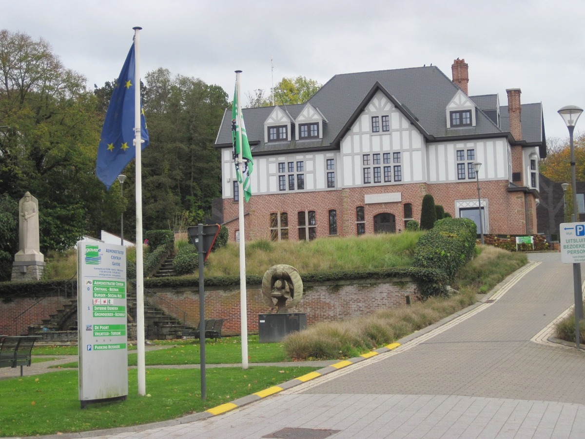 Multi-funktioneel pand. Verhuurd met rendement van > 4% ! 