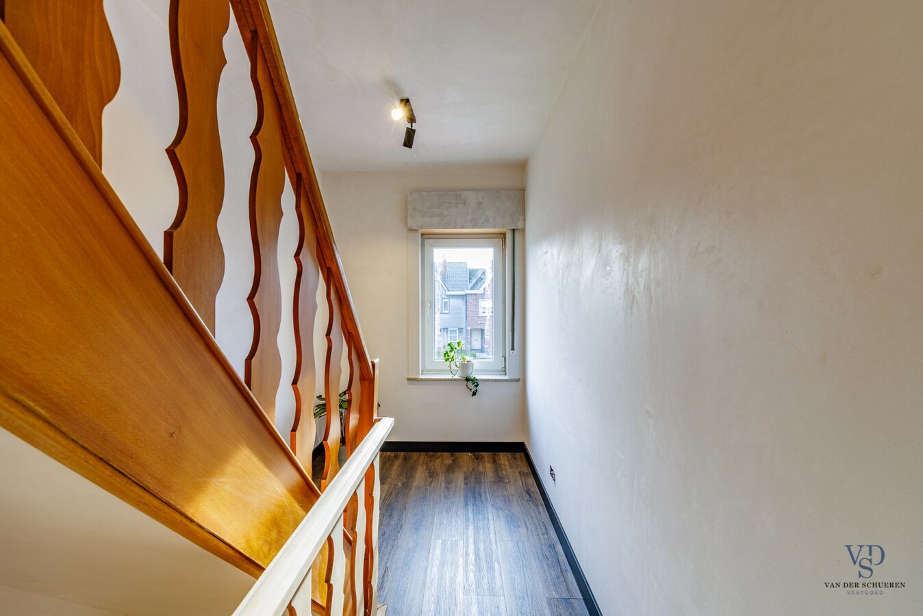 Ruime, deels gerenoveerde Half Open Bebouwing 