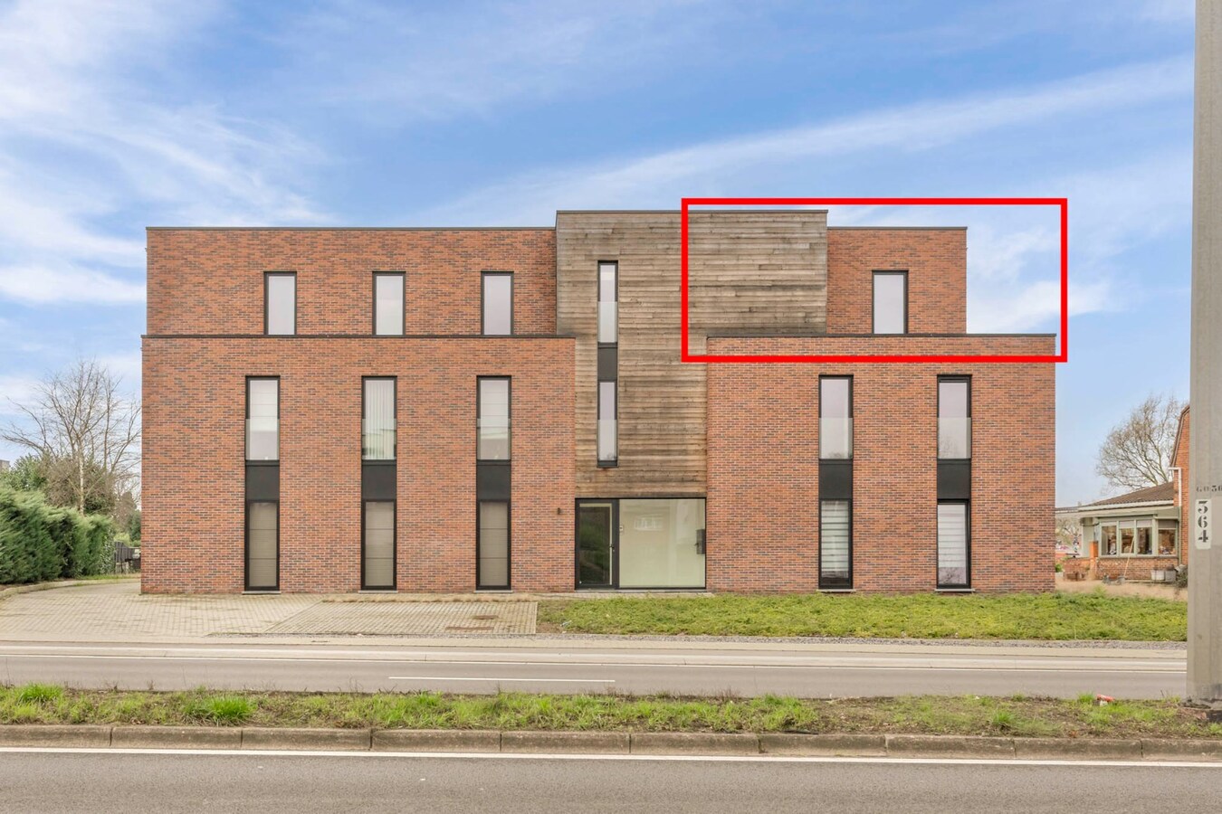 Recent duplex appartement met 2 slaapkamers en garage. 