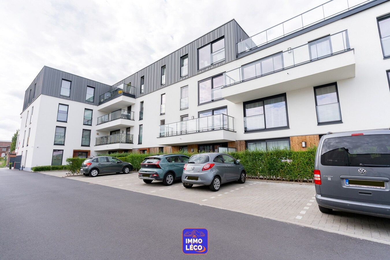 Appartement rez-de-chaussée avec terrasse, cave et parking privatif ! 
