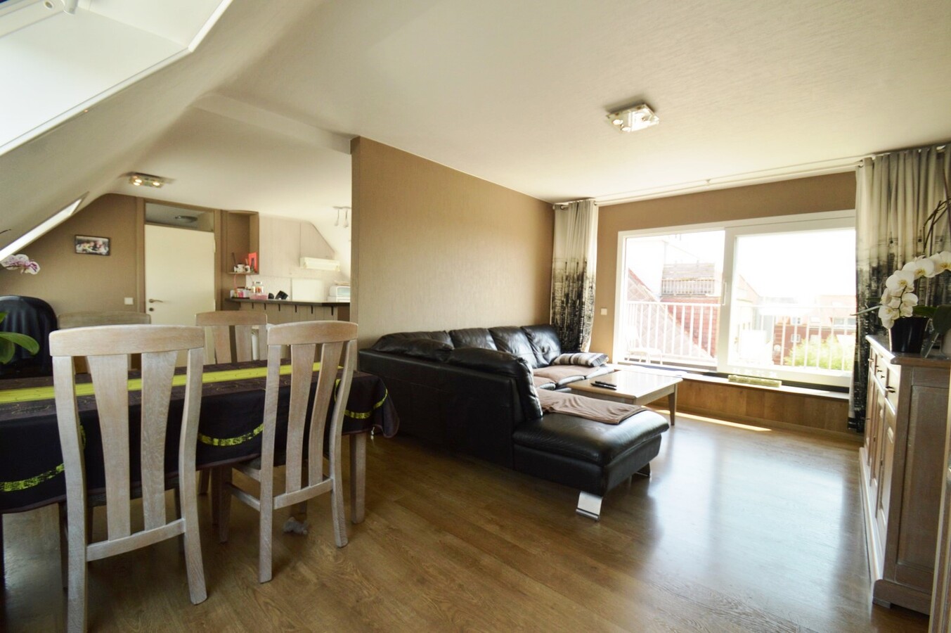 Dakappartement in hartje centrum - Heist 