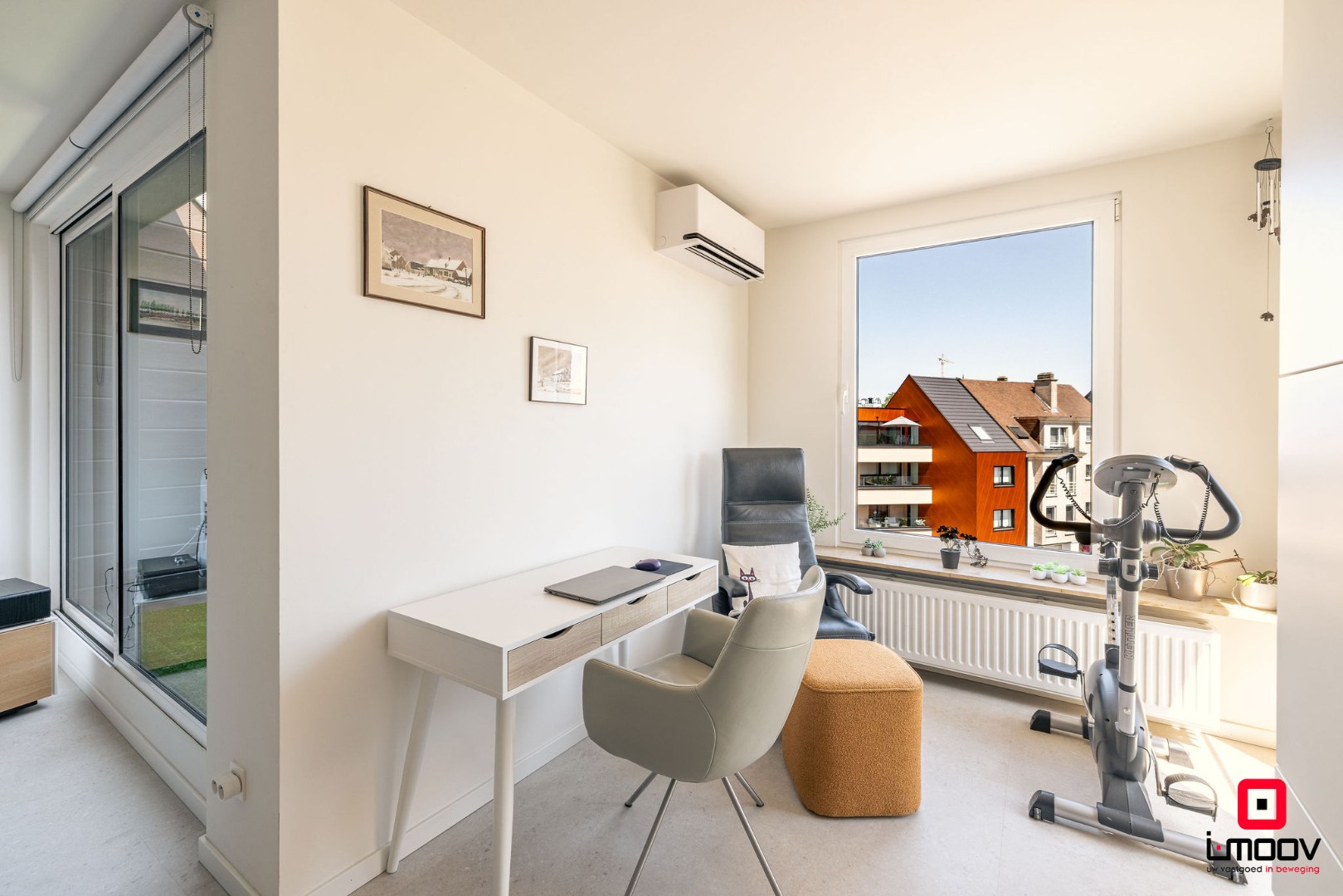 Ruim appartement met 2 slaapkamers, dubbele garage en twee terrassen te Aalst 