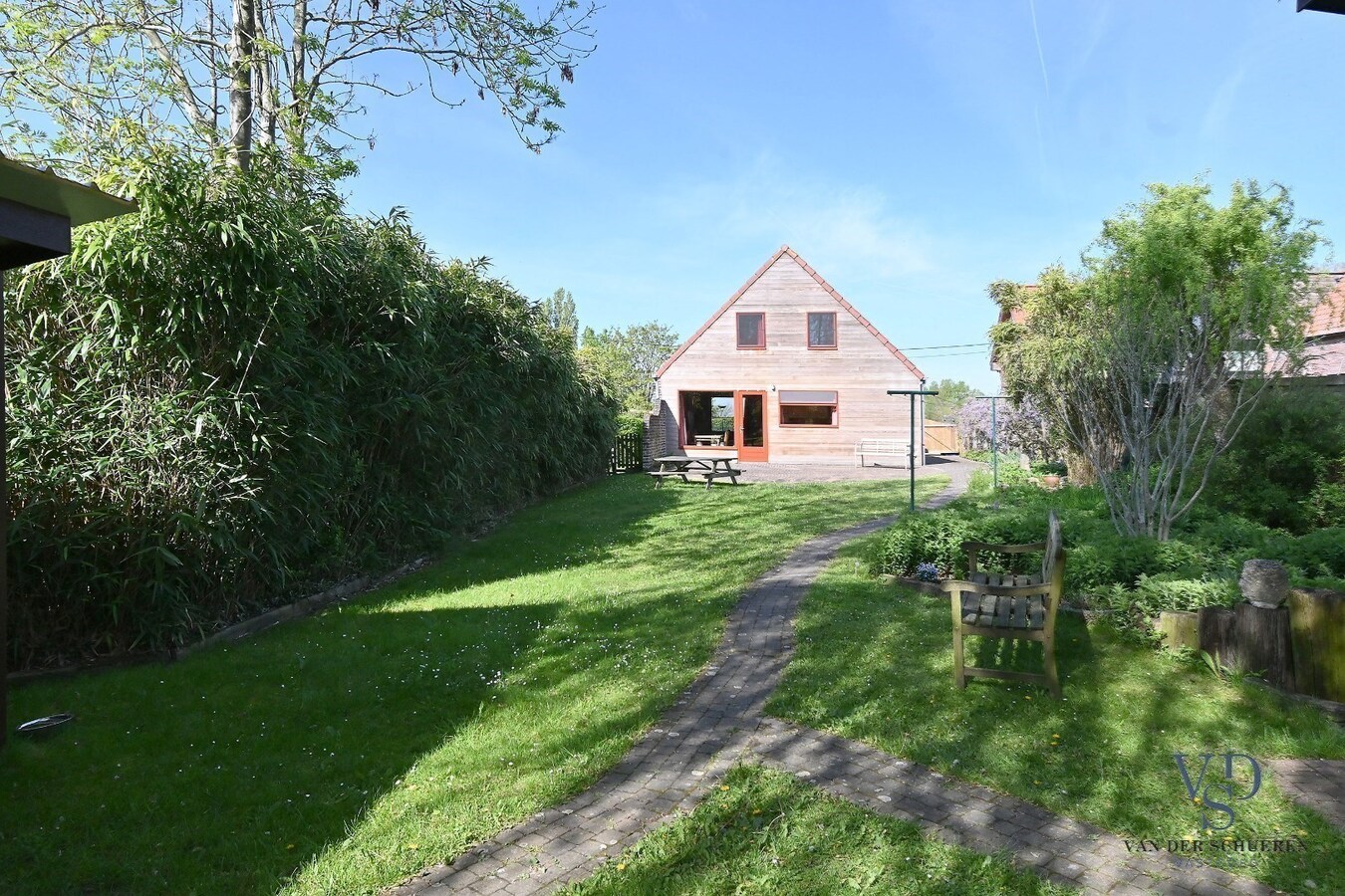 Landelijk gelegen open bebouwing op een uitzonderlijk perceel (1585m²) 