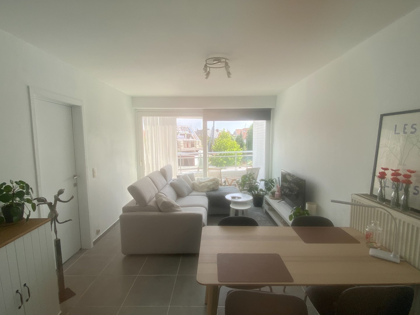 Gerenoveerd     1-slaapkamerappartement in hartje Waregem 