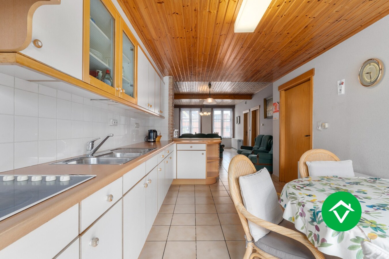 Ruime woning met 5 slaapkamers, diepe tuin en garage te Staden 