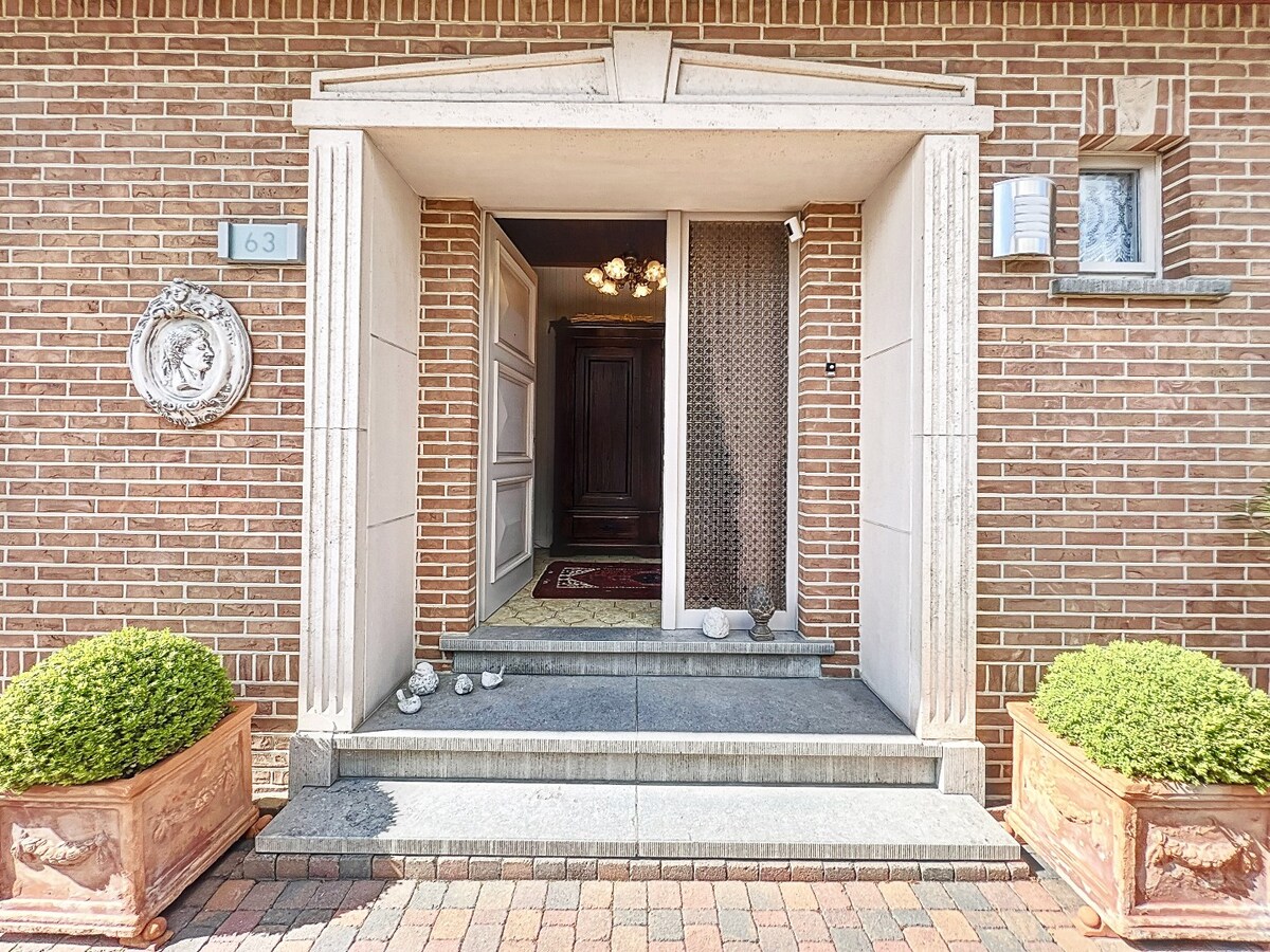 Instapklare en lichtrijke laagbouwwoning met garage te Kerksken 