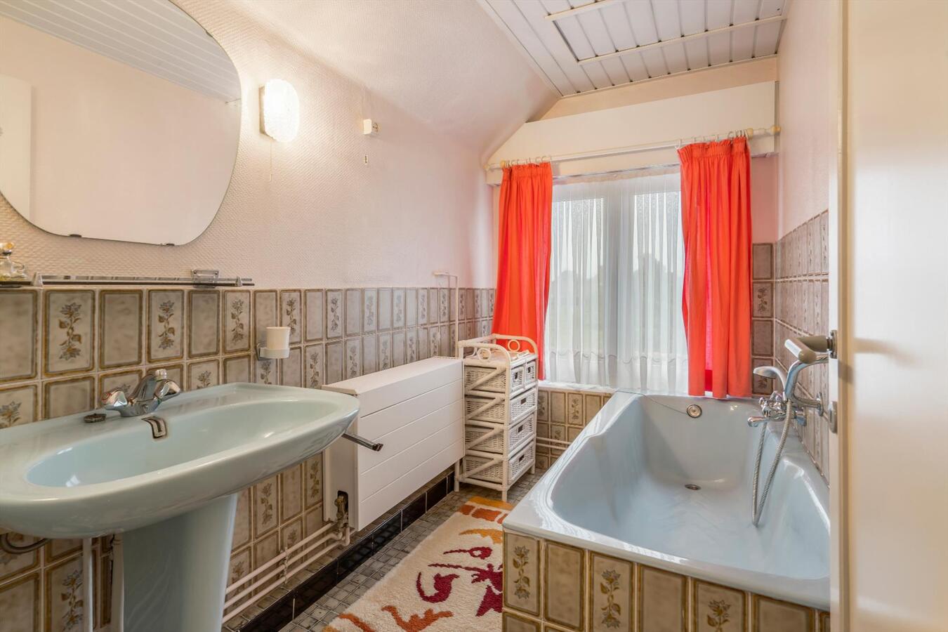 Uitstekend onderhouden halfopen woning met grote tuin 