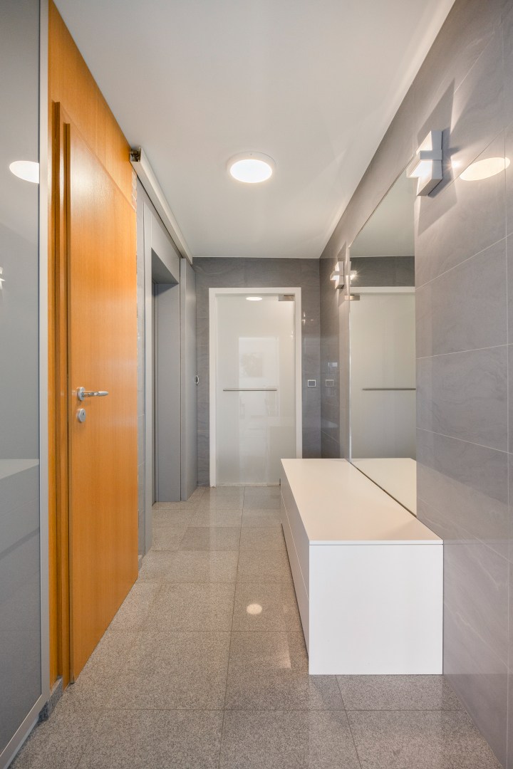 Instapklare penthouse met 2 slaapkamers en terras van 60m² , 4 kelders en garagebox in Korbeek-Lo! – EPC 199 kWh/m² - bewoonbare opp. 131 m² 