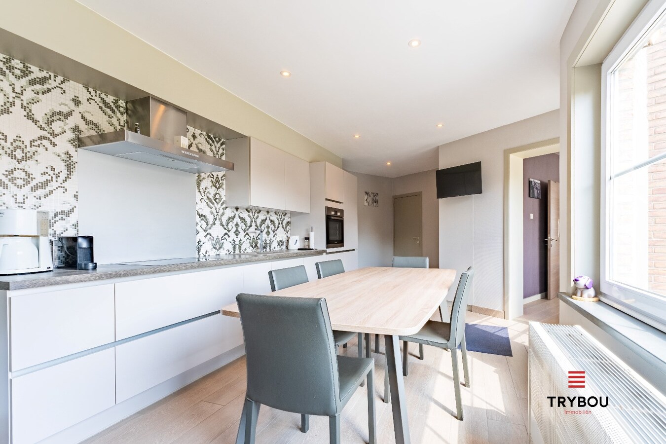 Gezellige en ruime woning met tuin - instapklaar in het hart van Ledegem 