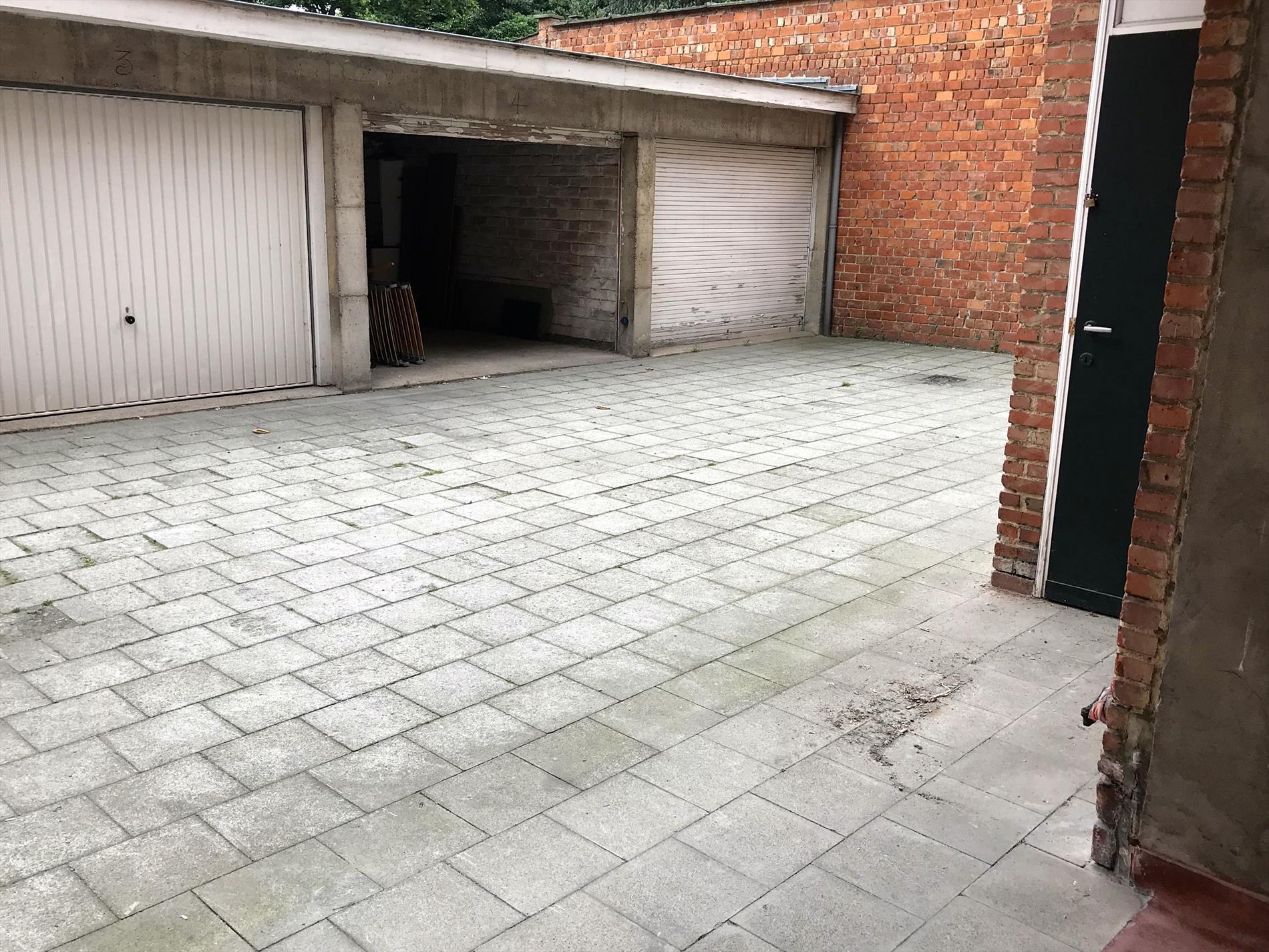 Op te frissen appartement op enkele minuten van markt 