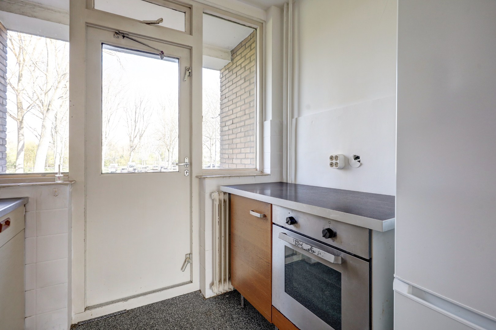 4-kamer appartement op de 1e verdieping, met 2 balkons, berging in de onderbouw en gelegen op eigen grond! 