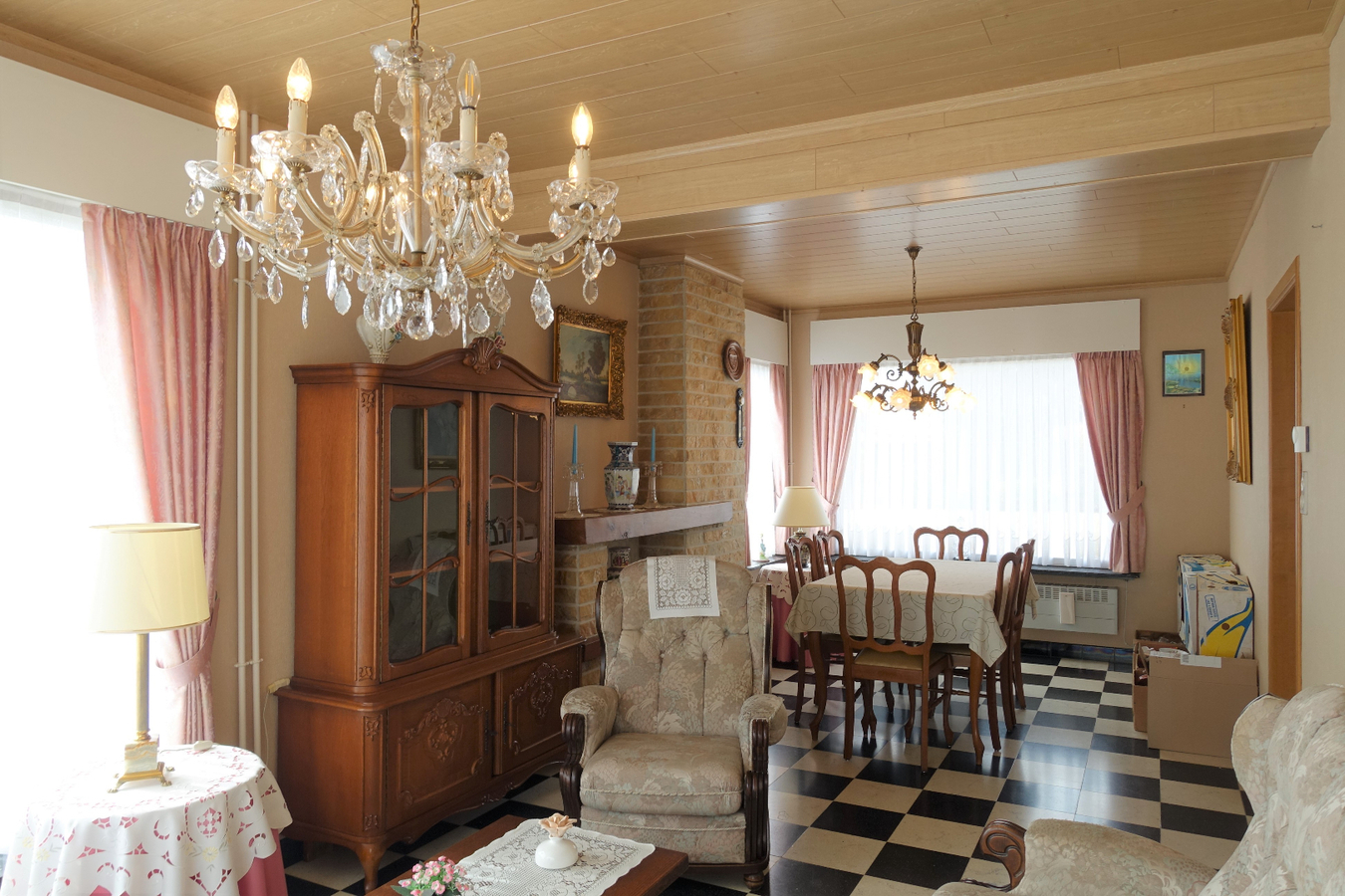 Karaktervolle villa met grote tuin op unieke locatie 