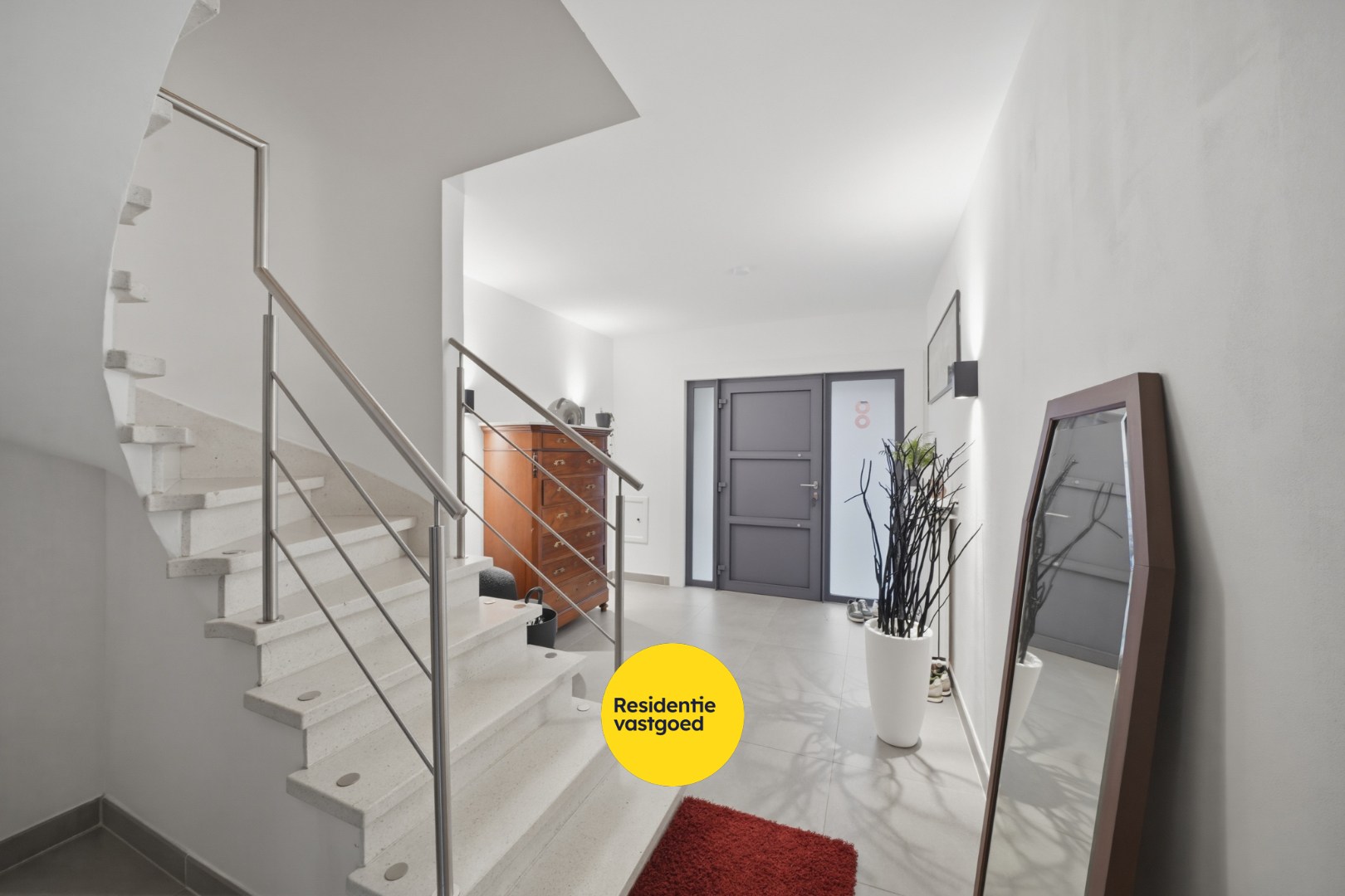 Ruime bel-étage woning met tuin en garage op rustige ligging te Bredene 