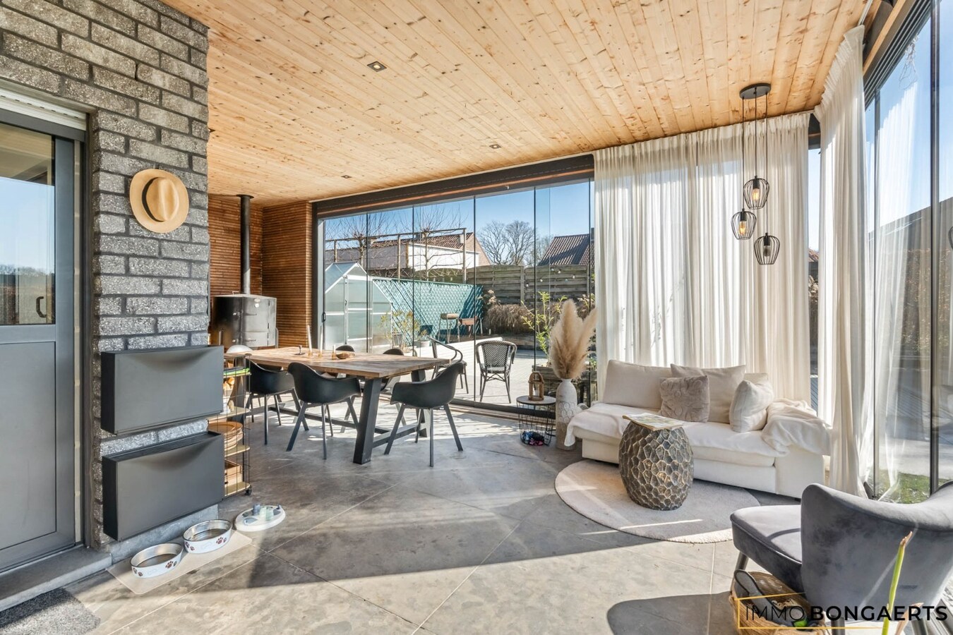 Energiezuinige woning met zwembad op rustige ligging in As 