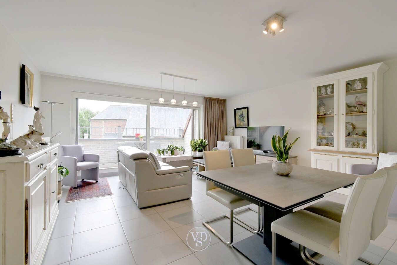 Klassevol appartement met terras (incl.  garagebox). 